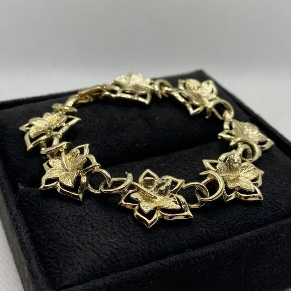💛 Vintage Coro Gold Plated Leaf Bracelet - Picture 2 of 6